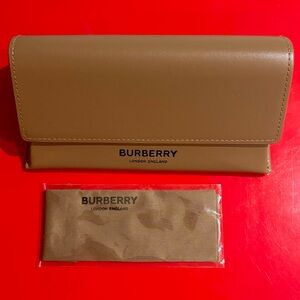 Burberry Brown Sunglasses Case & Cleaning Cloth 🤎